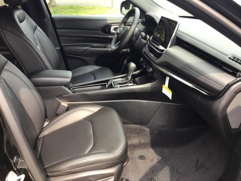 New 2025 Jeep Compass Limited w/ Sun & Sound Group image 9