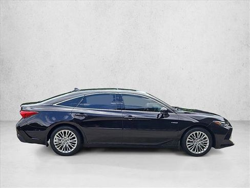 Used 2021 Toyota Avalon Limited w/ Advanced Safety Package FWD image 4