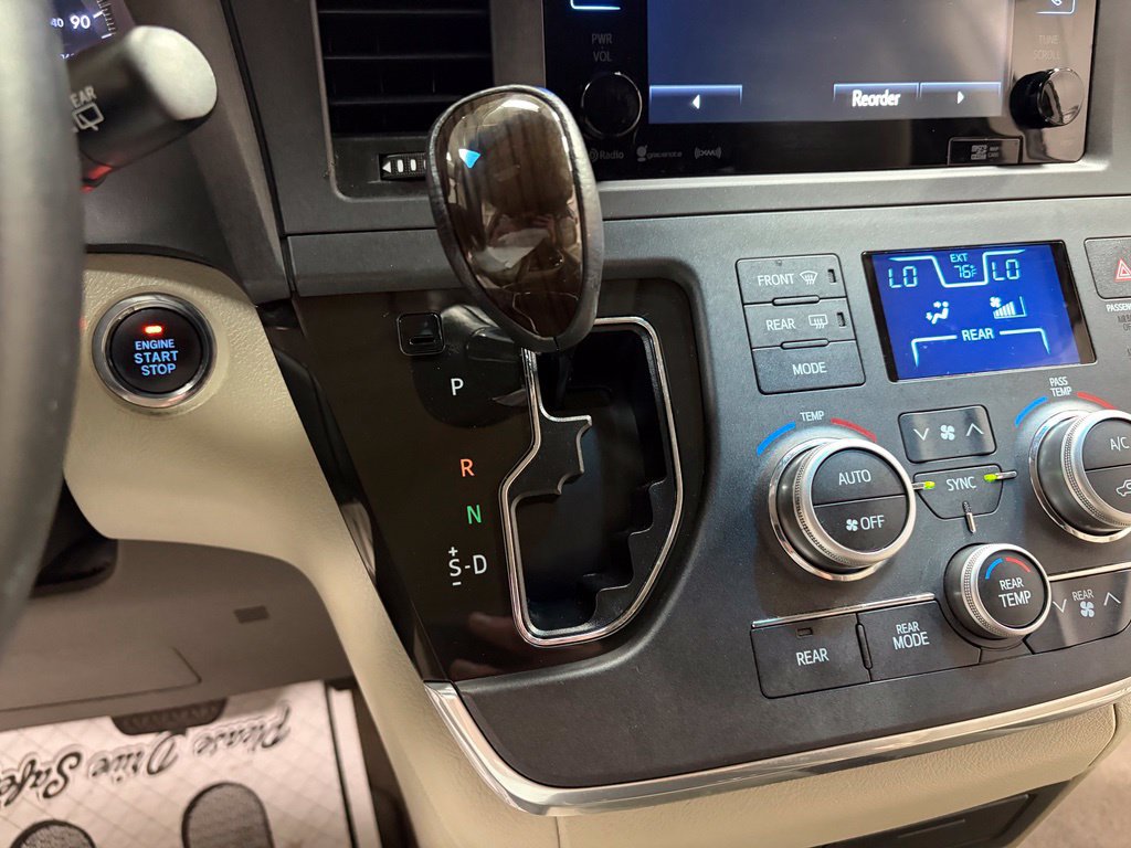 Used 2016 Toyota Sienna XLE w/ XLE Navigation Package FWD image 26