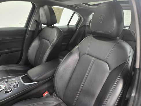 Used 2021 Alfa Romeo Giulia Sprint w/ Nero Edizione image 11