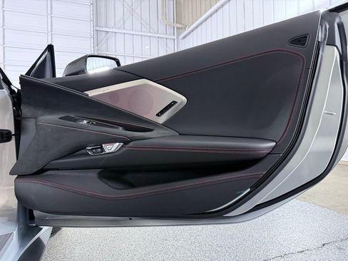 Used 2021 Chevrolet Corvette Stingray Premium Cpe w/ Z51 Performance Package image 24