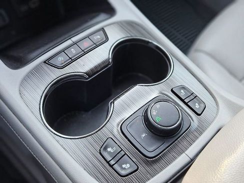 Used 2021 GMC Acadia SLT image 25