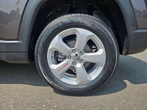 Used 2020 Jeep Compass Latitude AWD/4WD image 9