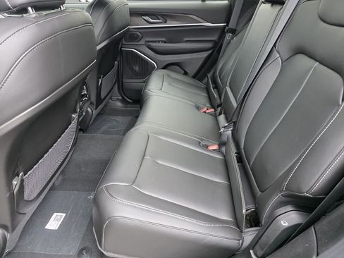 New 2026 Jeep Grand Cherokee Limited RWD image 8