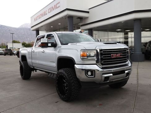 Used 2018 GMC Sierra 2500 SLT w/ Suspension Package, Off-Road AWD/4WD image 8