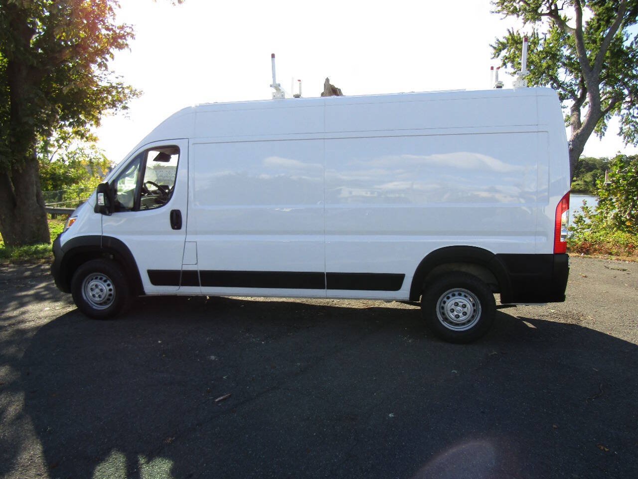 Used 2024 RAM ProMaster 2500 w/ Premium Convenience Group FWD image 4