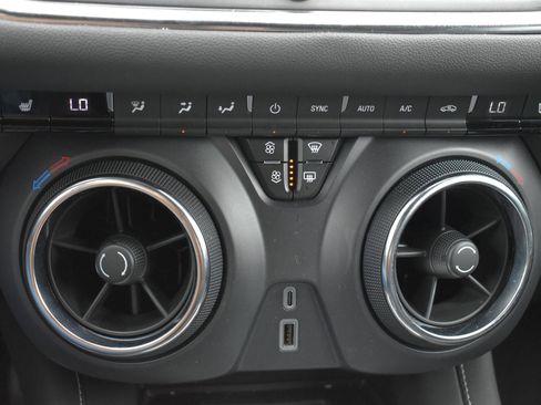 Used 2024 Chevrolet Blazer LT w/ Convenience Package FWD image 28