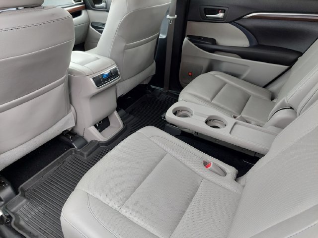 Used 2016 Toyota Highlander Limited AWD/4WD image 43