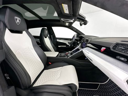 Used 2021 Lamborghini Urus Base image 30