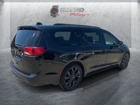 Used 2018 Chrysler Pacifica Touring-L Plus w/ S Appearance Package FWD image 6