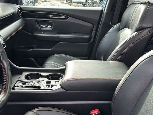 Certified 2024 Honda Pilot TrailSport image 24