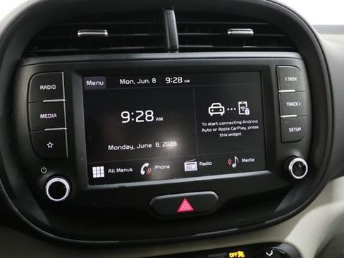 Used 2025 Kia Soul LX w/ LX Technology Package FWD image 24