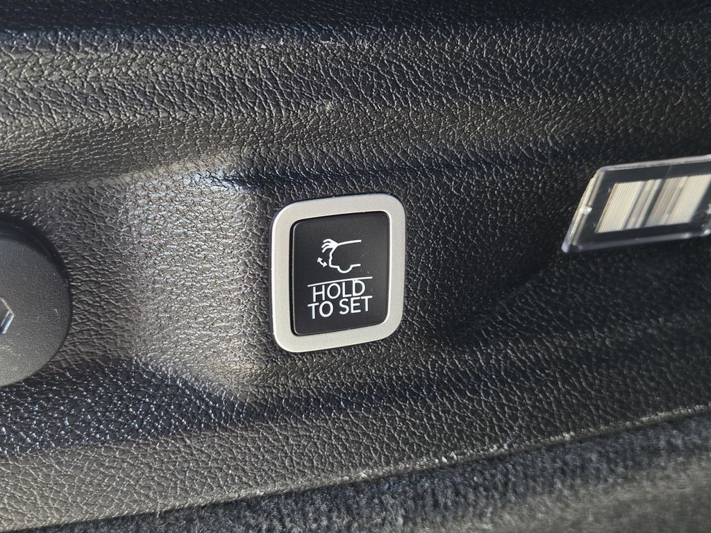 Used 2023 Jeep Grand Cherokee L Overland AWD/4WD image 46