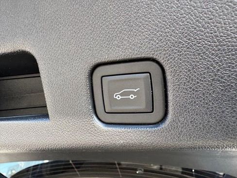 Used 2025 GMC Acadia Denali FWD image 11