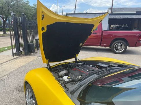 Used 2006 Chevrolet Corvette Coupe w/ Preferred Equipment Group RWD image 22