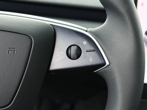 Used 2026 Tesla Model Y Long Range RWD image 42