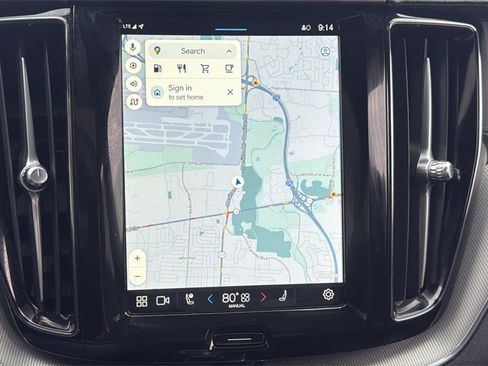 Certified 2024 Volvo XC60 B5 Ultimate w/ Climate Package image 17