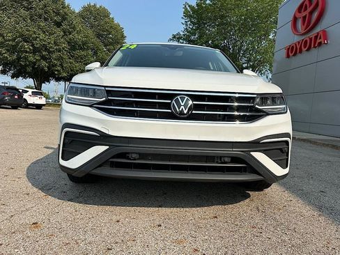 Used 2024 Volkswagen Tiguan SE AWD/4WD image 9