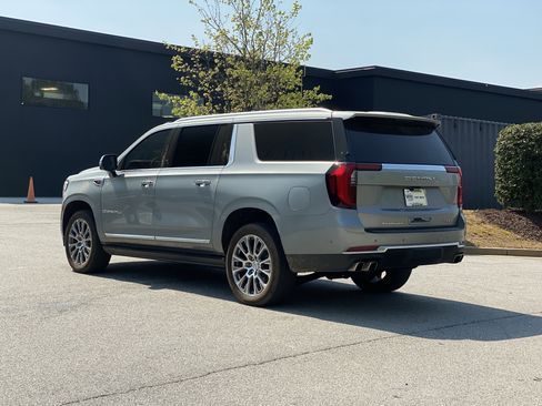 Used 2025 GMC Yukon XL Denali w/ Sun & Power Step Package image 13