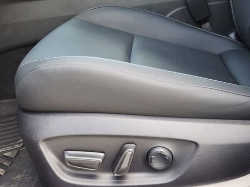 Used 2025 Toyota Prius FWD image 22