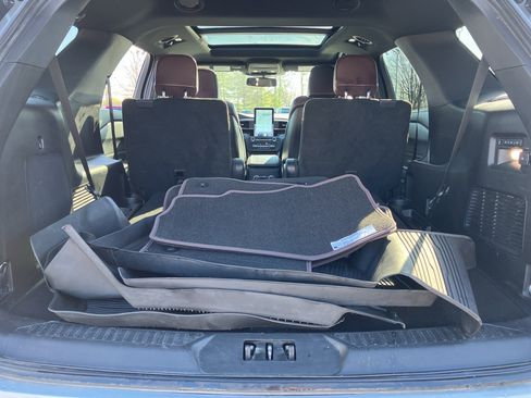 Used 2020 Ford Explorer Platinum w/ Premium Technology Package image 38