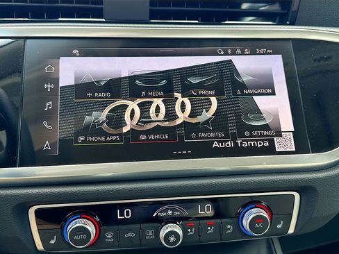 Used 2025 Audi Q3 2.0T Premium Plus w/ Premium Plus Package image 29