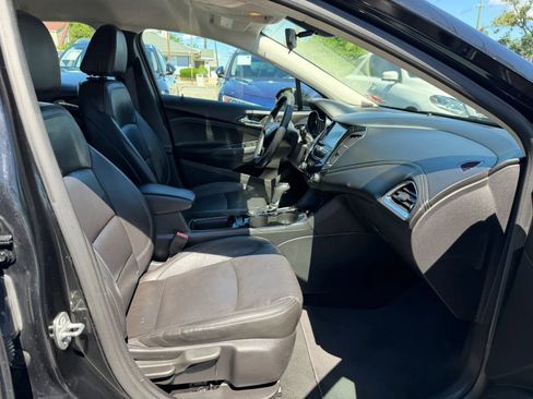 Used 2017 Chevrolet Cruze Premier FWD image 15