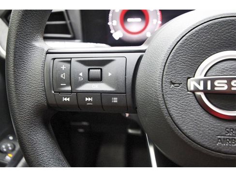 Used 2025 Nissan Kicks SV image 13