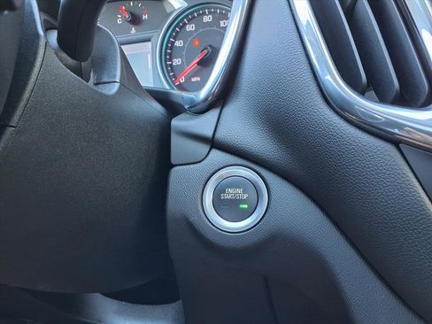 Used 2019 Chevrolet Equinox LT w/ Sun & Navigation Package image 24