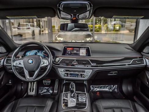 Used 2019 BMW 740i w/ M Sport Package RWD image 3