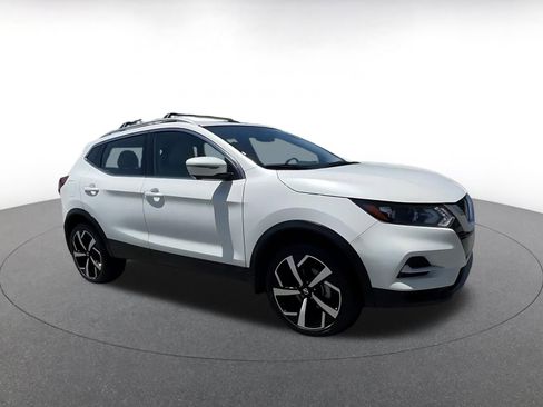 Used 2022 Nissan Rogue Sport SL image 2