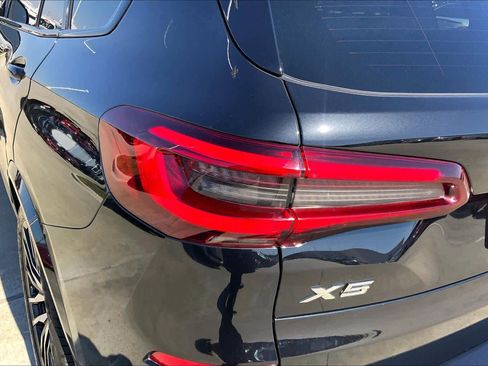Used 2022 BMW X5 xDrive40i w/ M Sport Package image 29