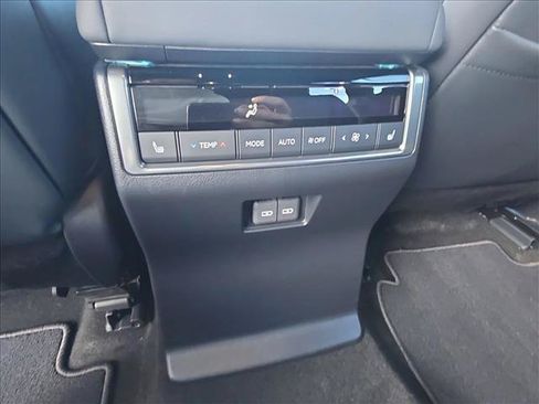 Used 2025 Lexus GX 550 w/ Accessory Package (Z1) AWD/4WD image 17
