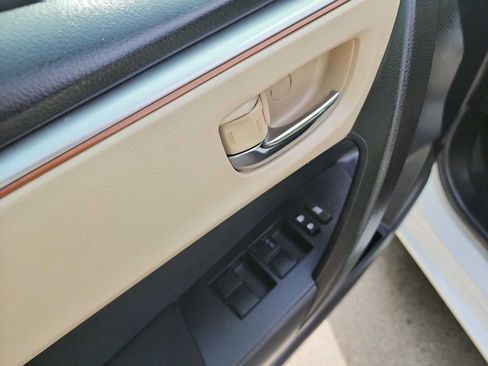 Used 2015 Toyota Corolla LE image 12