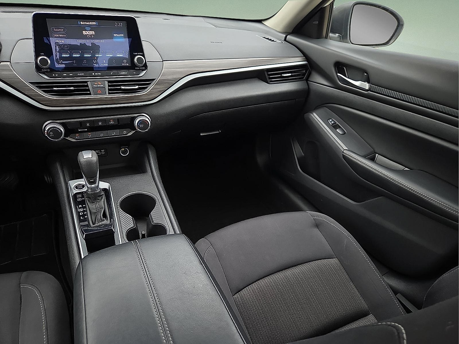 Used 2025 Nissan Altima 2.5 SV FWD image 12