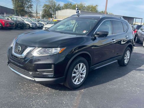 Used 2018 Nissan Rogue SV w/ Premium Package image 2