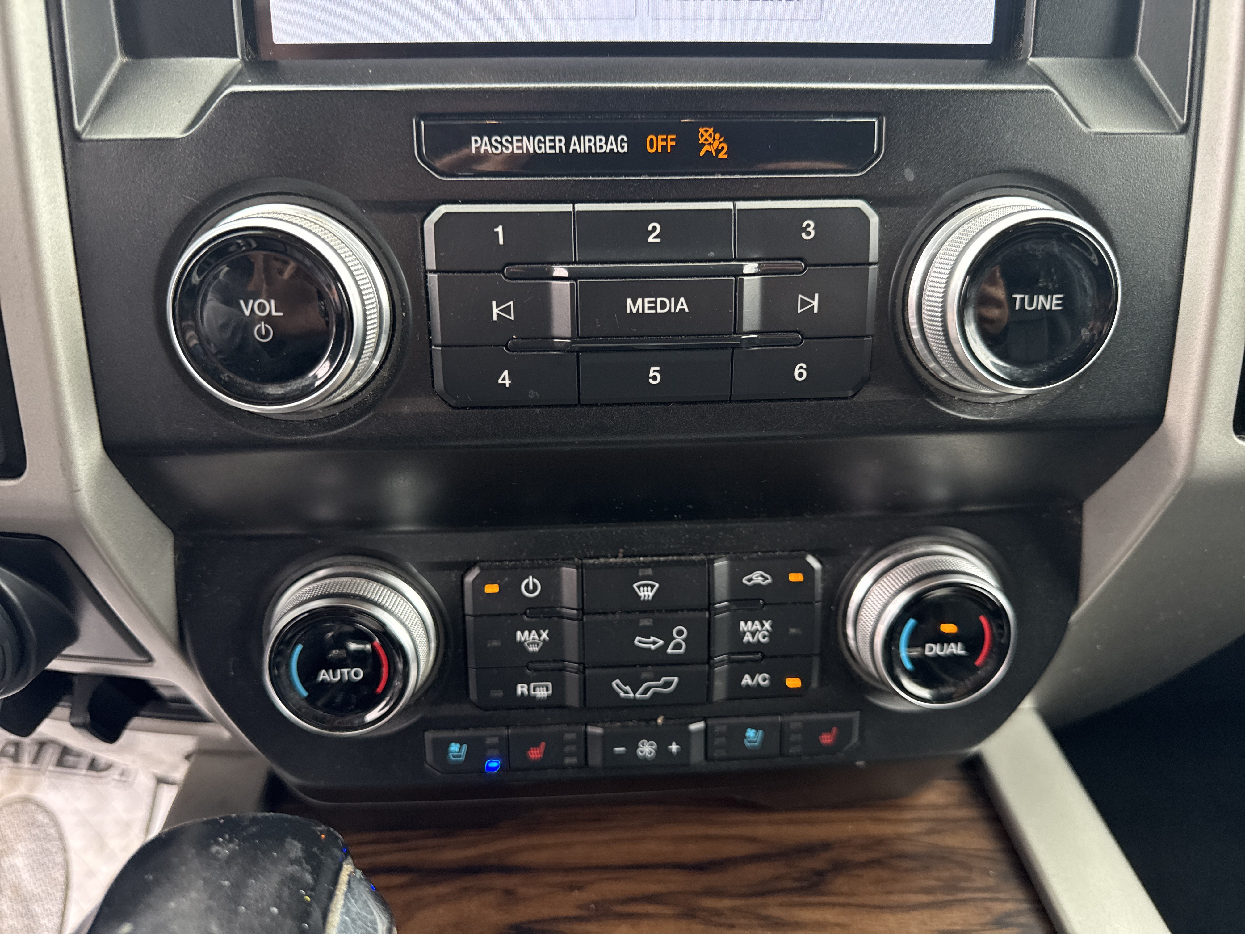 Used 2020 Ford F150 Lariat w/ Equipment Group 502A Luxury AWD/4WD image 16