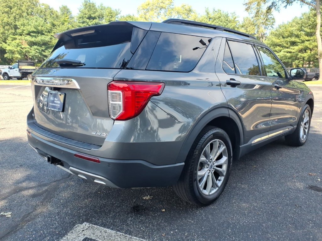 Used 2023 Ford Explorer XLT w/ Equipment Group 202A AWD/4WD image 2