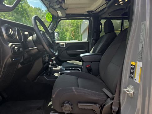 Used 2023 Jeep Wrangler Unlimited w/ Cold Weather Group AWD/4WD image 18