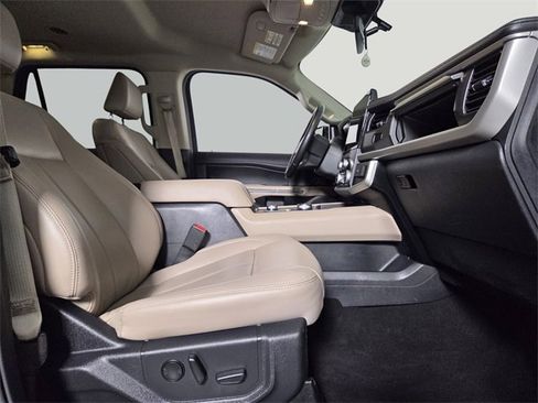 Used 2024 Ford Expedition Max XLT image 14