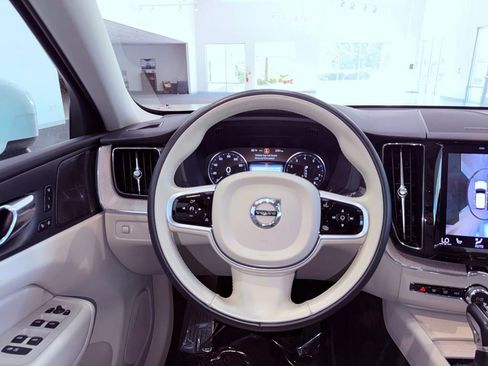 Used 2021 Volvo XC60 T5 Inscription w/ Protection Package image 21