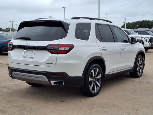 Used 2024 Honda Pilot Touring image 9