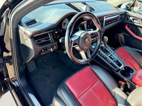 Used 2021 Porsche Macan S image 10