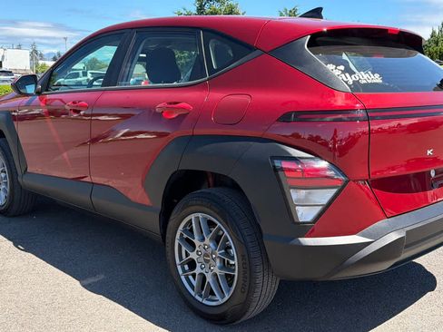 Used 2024 Hyundai Kona SE AWD/4WD image 3