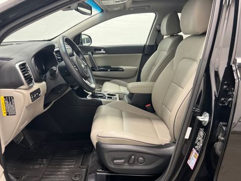 Used 2022 Kia Sportage EX w/ EX Technology Package image 9