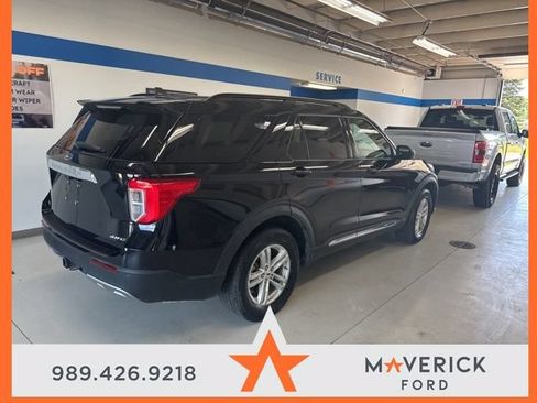 Used 2024 Ford Explorer XLT w/ Equipment Group 202A AWD/4WD image 5