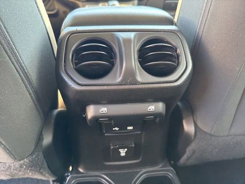 Used 2018 Jeep Wrangler Unlimited Sahara AWD/4WD image 26