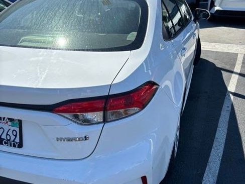 Used 2022 Toyota Corolla LE FWD image 2