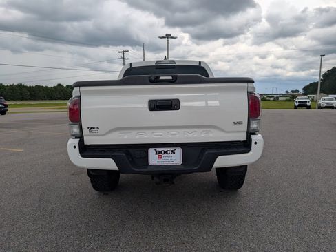 Used 2021 Toyota Tacoma TRD Off-Road w/ Technology Package AWD/4WD image 3