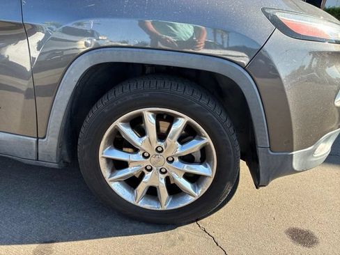 Used 2015 Jeep Cherokee Limited w/ Luxury Group FWD image 10